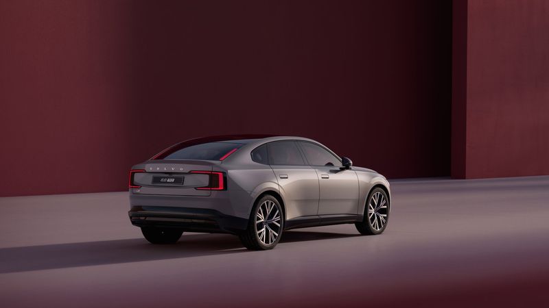 Volvo ES90, arkadan üç çeyrek